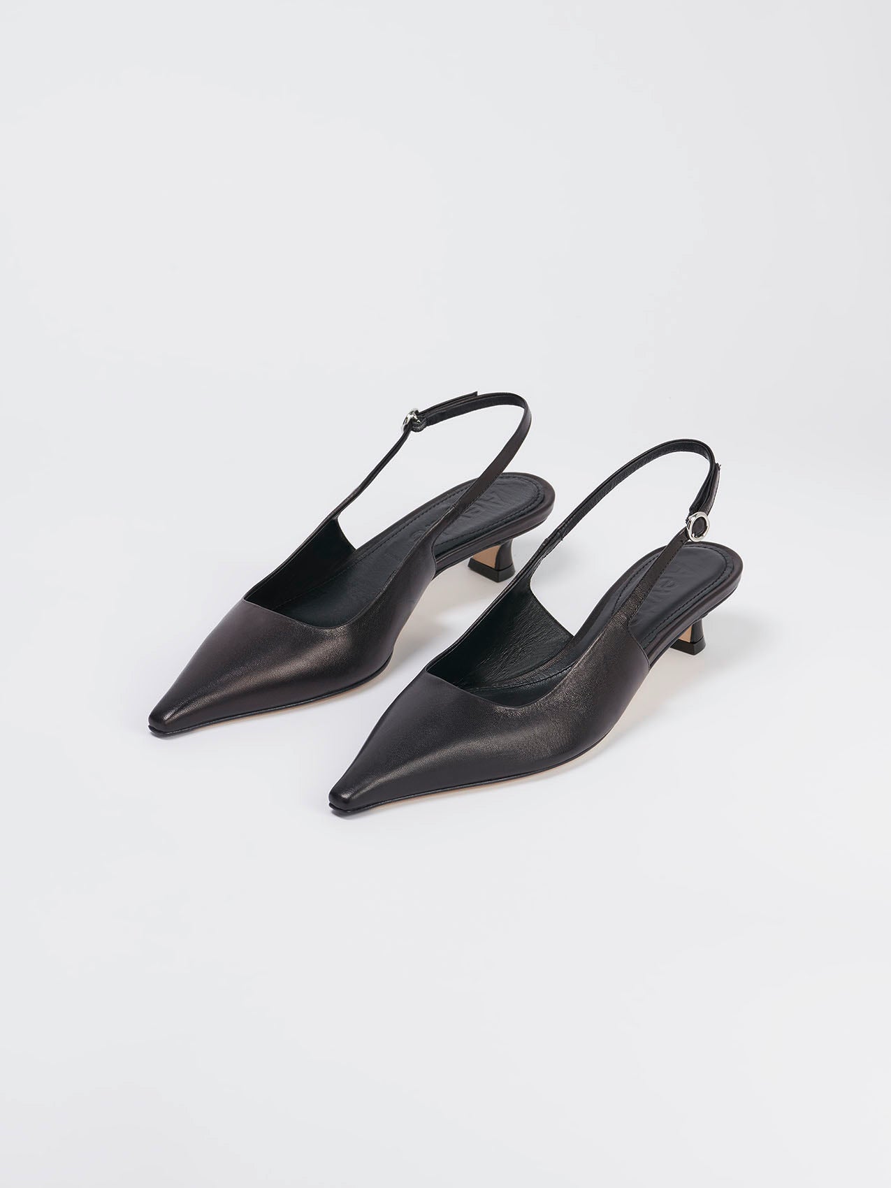 [インフルエンサー PICK]★ CARRIE GLOSSY BLACK★ Amazon.com | Naturalizer Womens Karina Low Block Heel Square